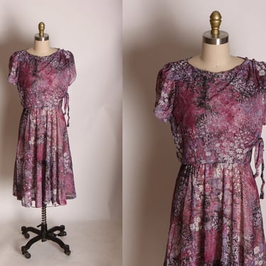 1970s Purple, Black and White Floral Short Sleeve Side Waist Tie Summer Dress by Lady Carol Petites 