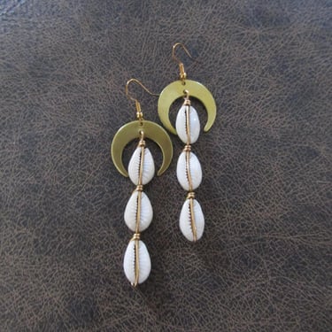 Long cowrie shell earrings, gold 