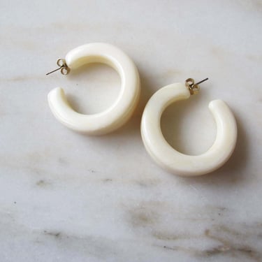 Vintage 70s Hoop Earrings - Small Cream White Plastic Chunky Hoops - Off White Earrings - Small Vintage Hoop Earrings - Minimalist Earrings 
