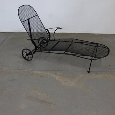 Mid Century Modern Woodard Scupltura Mesh Outdoor Chaise Lounge Chair 