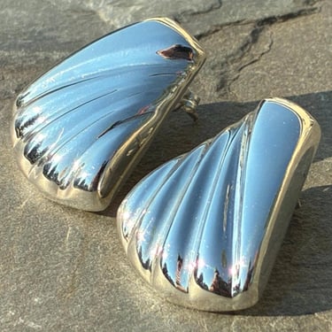 Vintage Sterling Silver Scalloped Edge Flared Bottom Post / Stud Earrings 