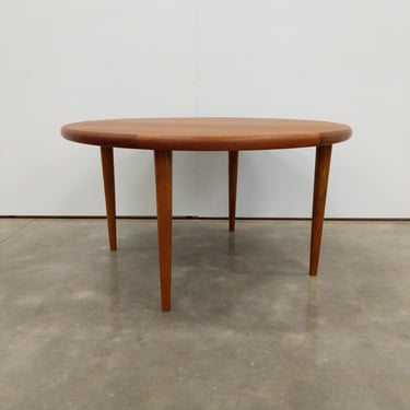 Vintage Mid Century Modern Teak Coffee Table / Side Table 