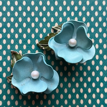 blue floral enamel earrings 1950s pearl flower clip ons 