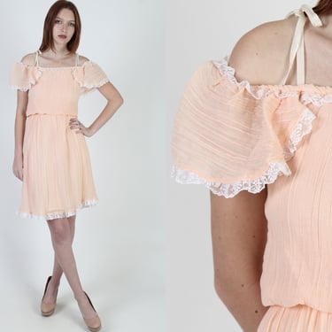 Off The Shoulder Mini Dress / 70s Peach Simple Bohemian Dress / Vintage 1970s Crinkle Cotton Floral Lace / Prairie Casual Midi Dress 
