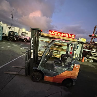 Iconic Neon “Forklifts” Sign (Seattle)