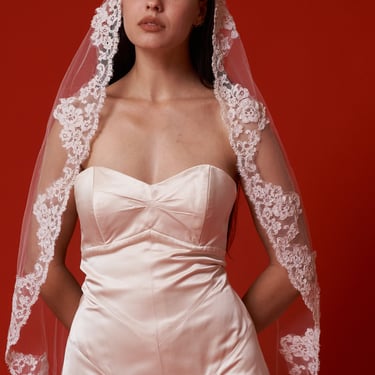 Chantilly Lace Mantilla