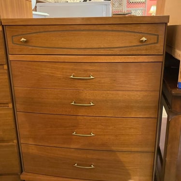 Mid century chest of drawers by Bassett. 4 drawers. 34” x 18.5” x 43”