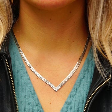 Vintage Italian Sterling Silver Diamond-Cut Herringbone Chevron Necklace, Reversible, 5mm Silver V-Shape Chain, Feminine 925 Chain, 18” L 