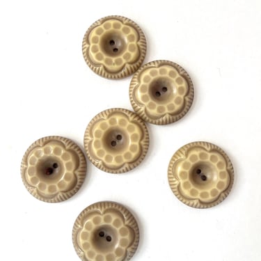 Vintage Buttons Flowers One and Quarter Inch Set of Six 