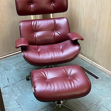 Eames Style Lounge Chair and Ottoman - Vintage, Very Good Condition 
