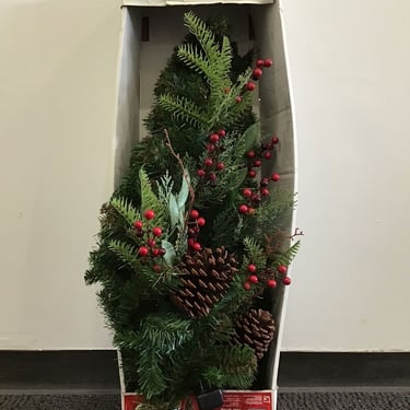 Small Pre-lit Xmas Tree (Seattle)