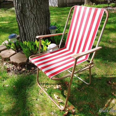Mid Century Vintage Red and White Stripe Fabric Folding Garden/Lawn Lounge Chair 