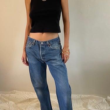 32 Levis 501 vintage faded jeans / vintage medium dark wash high waisted button fly curvy slouchy baggy Levis 501 0115 jeans USA | size 32 