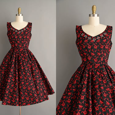 vintage 1950s Dress | Beautiful Rose Floral Embroidered Full Skirt Cocktail Party Dress | Small 