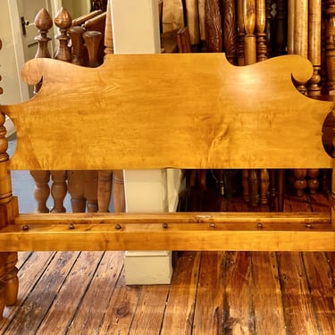 Carved Melon Top Bed in Maple, Original Posts ~ Circa 1830, Resized to Queen with Ram's Ear Headboard</p#x3E; SKU: LA-6163 (Stamp #1518)<p#x3E; </p#x3E;<p#x3E;