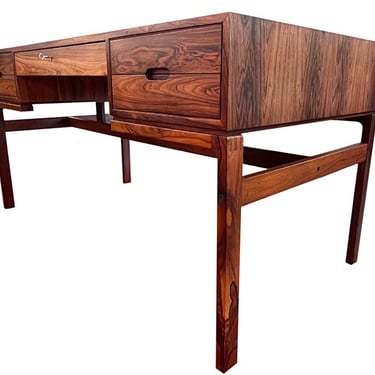 Arne Wahl Iversen writing desk
