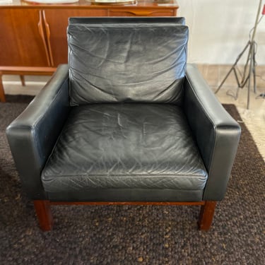 Mid Century Leather Lounge Chair
