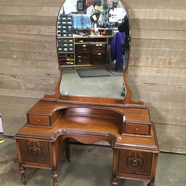 Vanity Desk w/ Mirror (Tacoma)