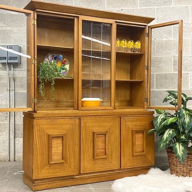 NJ PICKUP ONLY ———— Vintage American of Martinsville China Cabinet 