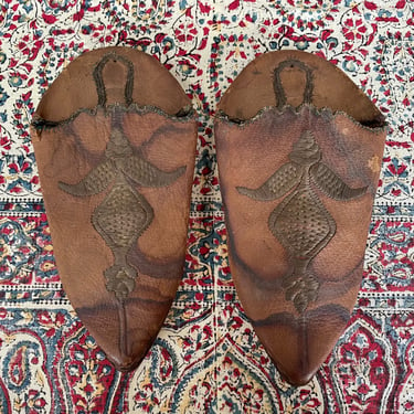 Antique vintage children’s Moroccan or Turkish babouche slippers | brown genuine leather, embroidered with bronze threads 