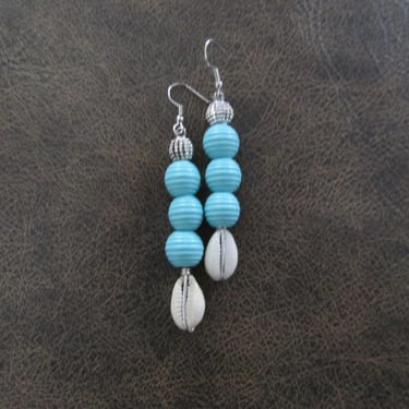 Wooden and cowrie shell earrings, blue 