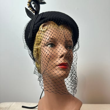 50’s fabulous fully netted hat~ large round fascinator black felt 1950’s hats~ felted beaded flower plume~pinup old Hollywood /size 22+ 