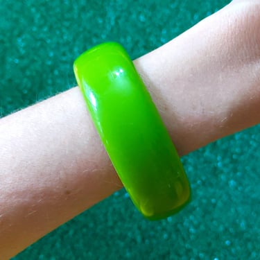 The Perfect Complimentary Pea Green Vintage Statement Bangle Bracelet 
