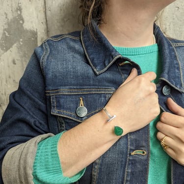 Ready to ship - Green Agate Pear & Silver T-Bar Cuff 