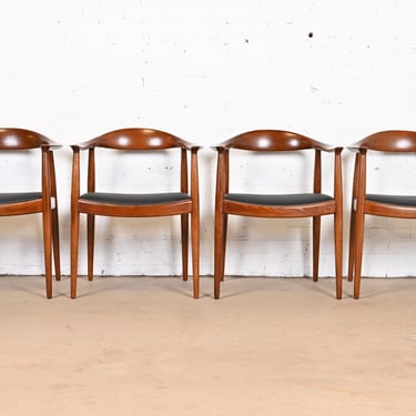 Hans Wegner for Johannes Hansen “The Chair” Oak and Leather Round Chairs, Set of Four