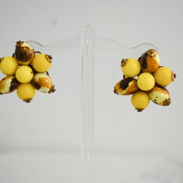 1950s/60s Yellow and Brown Plastic/Glass Bead Cluster Clip Earrings 