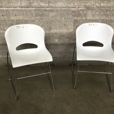 Modern Plastic Chair Pair (Seattle)