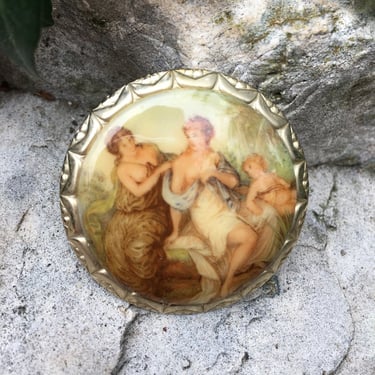 Vintage Romantic Brooch with Three Muses 