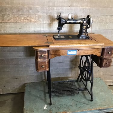 Wheeler &#038; Wilson Pedal Sewing Machine with Oak Table (Tacoma)