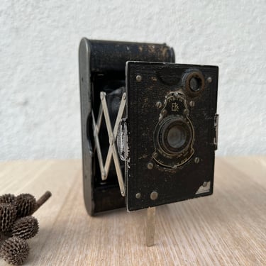 Antique Eastman Kodak Company 25 BT 50 Vest Pocket Autographic 127 rollfilm Foldable Camera 1910 - 1913 | Vintage Photography Studio Decor 