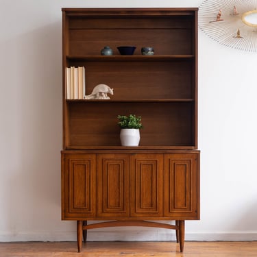 Vintage Mid Century Broyhill Sculptra Petite Walnut China Cabinet / Hutch / Bookcase 