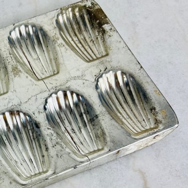 Vintage Madeleine Baking Tray with 12 molds, Made in France, for vintage bakeware, retro Kitchen, shabby chic decor, magnet board 
