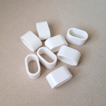 White napkin rings Set of 8 Acrylic napkin holders Oval plastic napkin rings Traditional dining Classic table decor 