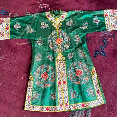 Stunning Vintage Hand Embroidered Chinese Robe/Coat in Emerald Green ! 