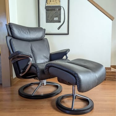 Ekornes Stressless Magic Large Signature Base Recliner & Ottoman