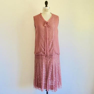 1920's Dusty Rose Mauve Silk Chiffon and Lace Drop Waist Dress Flapper Art Deco Great Gatsby Style 20's Spring Summer Dresses Size Medium 