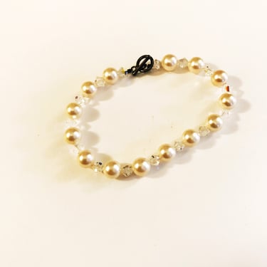Faux Pearl and Crystal Bead Bracelet Iridescent Beads Chic Minimal Elegant Bracelet Wedding Jewelry 