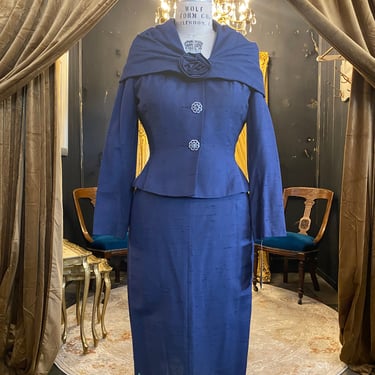 1950s suit, skirt and jacket, vintage 2 piece set, hourglass, peplum waist, pencil skirt, medium, navy blue raw silk, mrs maisel style, 28 
