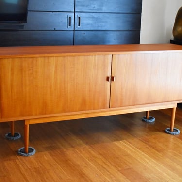 Extra-long Danish teak sideboard/credenza by Peter Lovig Nielsen for Dansk (79