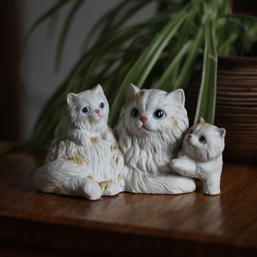 Vintage HOMCO Cat Family Figurine – 1412 Mom & Kittens, White
