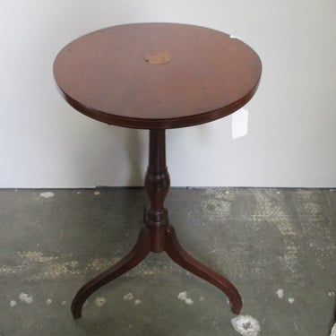 ENGLISH OVAL TILT TOP ACCENT TABLE WITH OWL INLAY IN CENTER