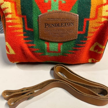 Vintage 1980s Pendleton Barrel Crossbody Pouch Purse~ Red multi-color Oregon Beaver State Southwest Native American Indian Pattern~ 