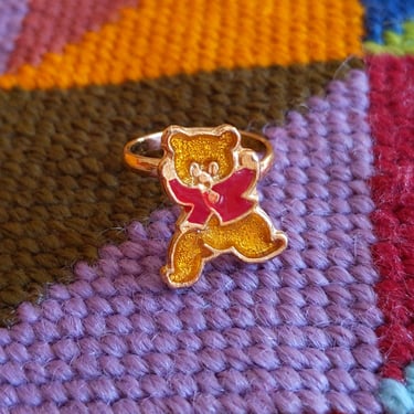 Adorable Novelty Vintage 70s 80s Bear Ring in Yellow Gold & Red 