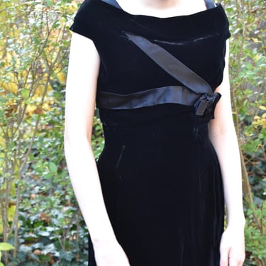 Vintage Holiday Dress - Vintage Harvey Berin Velvet LBD - Black Dress Audrey Hepburn Style - Fully Lined Size 8-10 | Bixley Shop 