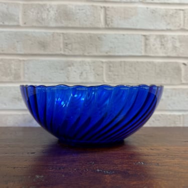 Vintage Arcoroc Blue Swirl Mixing Bowl - 9 Inch - Authentic French Kitchenware 