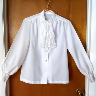 Pretty Vintage 70s 80s White Jabot Lace Collar Long Sleeve Button Down Blouse 